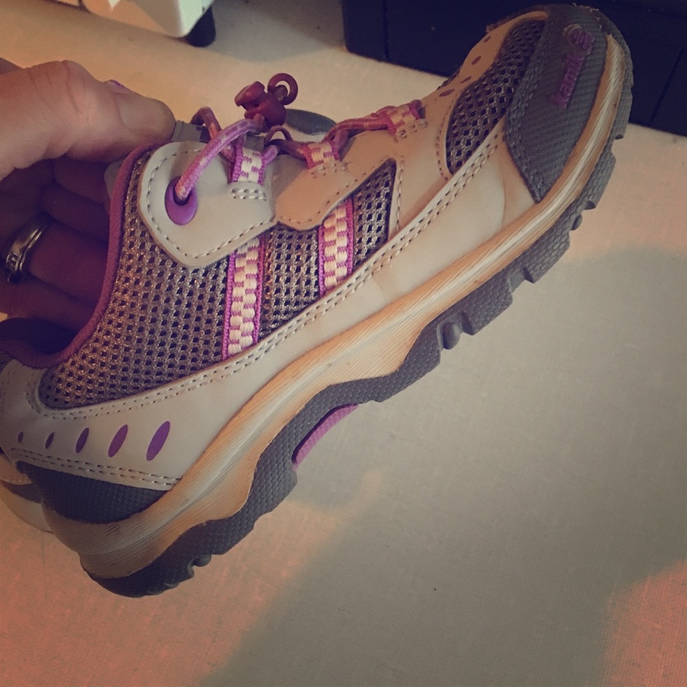 Kamik tennis shoes